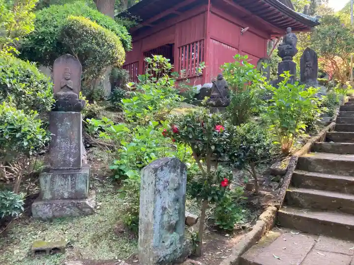 真福寺の{uncategorized: "未分類", other: "その他", undefined: "問題あり", building: "その他建物", grave: "お墓", sacred_gate: "鳥居", guardian: "狛犬", statue: "像", buddha: "仏像", history: "歴史", nature: "自然", garden: "庭園", animal: "動物", pagoda: "塔", temizu: "手水舎", mountain_gate: "山門・神門", sanctuary: "本殿・本堂", subordinate: "末社・摂社", art: "芸術", scenery: "景色", jizo: "地蔵", ema: "絵馬", goshuin: "御朱印", omikuji: "おみくじ", items: "授与品その他", amulet: "お守り", goshuincho: "御朱印帳", eats: "食事", festival: "お祭り", votive_dance: "神楽", shichigosan: "七五三参", wedding: "結婚式", experience: "体験その他", initially: "初詣", around: "周辺", anti_infection: "感染症対策"}
