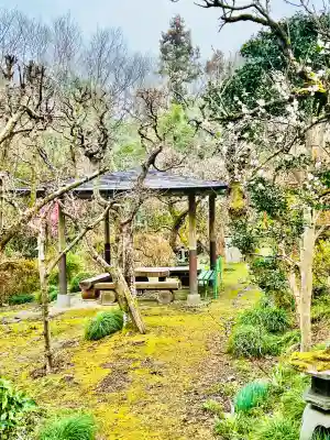 岩之上堂の{uncategorized: "未分類", other: "その他", undefined: "問題あり", building: "その他建物", grave: "お墓", sacred_gate: "鳥居", guardian: "狛犬", statue: "像", buddha: "仏像", history: "歴史", nature: "自然", garden: "庭園", animal: "動物", pagoda: "塔", temizu: "手水舎", mountain_gate: "山門・神門", sanctuary: "本殿・本堂", subordinate: "末社・摂社", art: "芸術", scenery: "景色", jizo: "地蔵", ema: "絵馬", goshuin: "御朱印", omikuji: "おみくじ", items: "授与品その他", amulet: "お守り", goshuincho: "御朱印帳", eats: "食事", festival: "お祭り", votive_dance: "神楽", shichigosan: "七五三参", wedding: "結婚式", experience: "体験その他", initially: "初詣", around: "周辺", anti_infection: "感染症対策"}