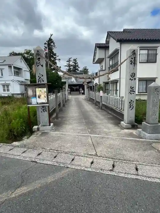 長束神社の{uncategorized: "未分類", other: "その他", undefined: "問題あり", building: "その他建物", grave: "お墓", sacred_gate: "鳥居", guardian: "狛犬", statue: "像", buddha: "仏像", history: "歴史", nature: "自然", garden: "庭園", animal: "動物", pagoda: "塔", temizu: "手水舎", mountain_gate: "山門・神門", sanctuary: "本殿・本堂", subordinate: "末社・摂社", art: "芸術", scenery: "景色", jizo: "地蔵", ema: "絵馬", goshuin: "御朱印", omikuji: "おみくじ", items: "授与品その他", amulet: "お守り", goshuincho: "御朱印帳", eats: "食事", festival: "お祭り", votive_dance: "神楽", shichigosan: "七五三参", wedding: "結婚式", experience: "体験その他", initially: "初詣", around: "周辺", anti_infection: "感染症対策"}