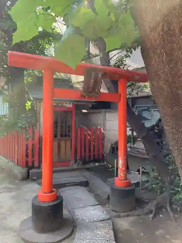 銀杏岡八幡神社の鳥居