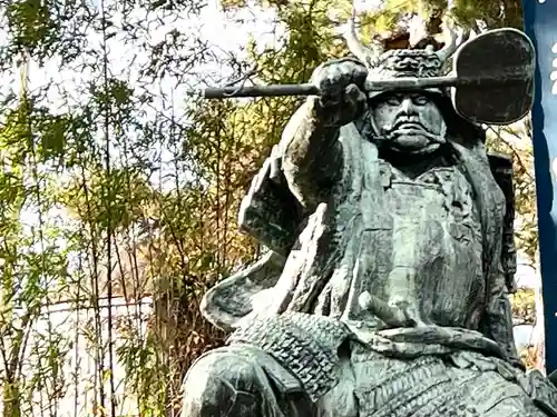 川中島古戦場八幡社の像