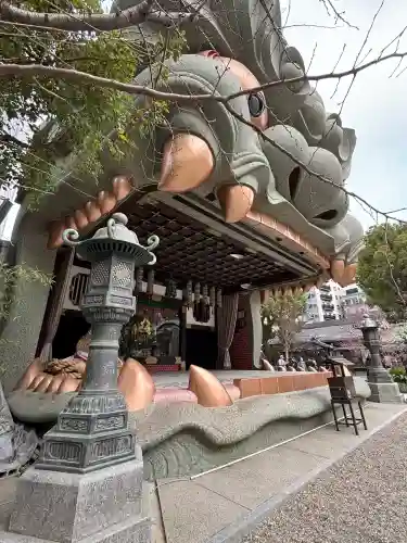 難波八阪神社の{uncategorized: "未分類", other: "その他", undefined: "問題あり", building: "その他建物", grave: "お墓", sacred_gate: "鳥居", guardian: "狛犬", statue: "像", buddha: "仏像", history: "歴史", nature: "自然", garden: "庭園", animal: "動物", pagoda: "塔", temizu: "手水舎", mountain_gate: "山門・神門", sanctuary: "本殿・本堂", subordinate: "末社・摂社", art: "芸術", scenery: "景色", jizo: "地蔵", ema: "絵馬", goshuin: "御朱印", omikuji: "おみくじ", items: "授与品その他", amulet: "お守り", goshuincho: "御朱印帳", eats: "食事", festival: "お祭り", votive_dance: "神楽", shichigosan: "七五三参", wedding: "結婚式", experience: "体験その他", initially: "初詣", around: "周辺", anti_infection: "感染症対策"}