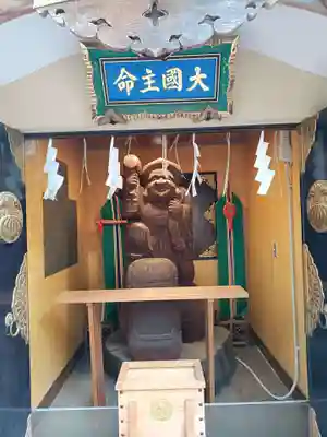 須賀神社の像