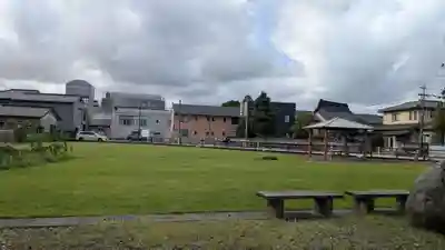 神明社（竹内天神堂古墳）の庭園