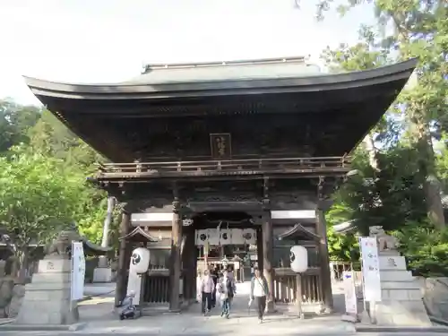 日牟禮八幡宮の山門・神門