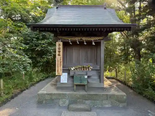 御穂神社の{uncategorized: "未分類", other: "その他", undefined: "問題あり", building: "その他建物", grave: "お墓", sacred_gate: "鳥居", guardian: "狛犬", statue: "像", buddha: "仏像", history: "歴史", nature: "自然", garden: "庭園", animal: "動物", pagoda: "塔", temizu: "手水舎", mountain_gate: "山門・神門", sanctuary: "本殿・本堂", subordinate: "末社・摂社", art: "芸術", scenery: "景色", jizo: "地蔵", ema: "絵馬", goshuin: "御朱印", omikuji: "おみくじ", items: "授与品その他", amulet: "お守り", goshuincho: "御朱印帳", eats: "食事", festival: "お祭り", votive_dance: "神楽", shichigosan: "七五三参", wedding: "結婚式", experience: "体験その他", initially: "初詣", around: "周辺", anti_infection: "感染症対策"}