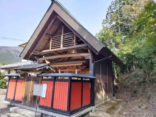 樫本神社（大原野神社境外摂社）の{uncategorized: "未分類", other: "その他", undefined: "問題あり", building: "その他建物", grave: "お墓", sacred_gate: "鳥居", guardian: "狛犬", statue: "像", buddha: "仏像", history: "歴史", nature: "自然", garden: "庭園", animal: "動物", pagoda: "塔", temizu: "手水舎", mountain_gate: "山門・神門", sanctuary: "本殿・本堂", subordinate: "末社・摂社", art: "芸術", scenery: "景色", jizo: "地蔵", ema: "絵馬", goshuin: "御朱印", omikuji: "おみくじ", items: "授与品その他", amulet: "お守り", goshuincho: "御朱印帳", eats: "食事", festival: "お祭り", votive_dance: "神楽", shichigosan: "七五三参", wedding: "結婚式", experience: "体験その他", initially: "初詣", around: "周辺", anti_infection: "感染症対策"}
