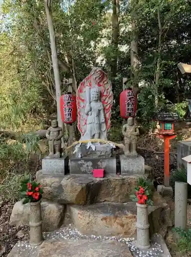 越木岩神社の仏像