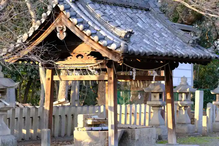 泉穴師神社の手水舎