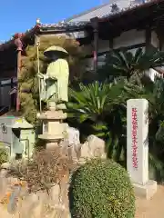 薬王寺の像