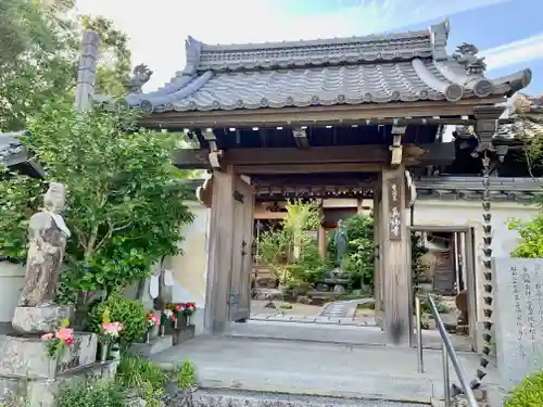 真福寺の山門