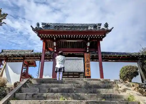 西円寺の山門・神門