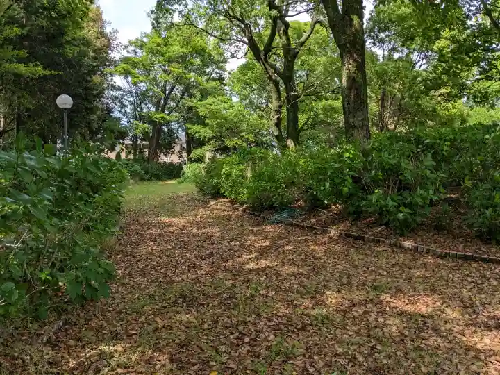 御裳神社の{uncategorized: "未分類", other: "その他", undefined: "問題あり", building: "その他建物", grave: "お墓", sacred_gate: "鳥居", guardian: "狛犬", statue: "像", buddha: "仏像", history: "歴史", nature: "自然", garden: "庭園", animal: "動物", pagoda: "塔", temizu: "手水舎", mountain_gate: "山門・神門", sanctuary: "本殿・本堂", subordinate: "末社・摂社", art: "芸術", scenery: "景色", jizo: "地蔵", ema: "絵馬", goshuin: "御朱印", omikuji: "おみくじ", items: "授与品その他", amulet: "お守り", goshuincho: "御朱印帳", eats: "食事", festival: "お祭り", votive_dance: "神楽", shichigosan: "七五三参", wedding: "結婚式", experience: "体験その他", initially: "初詣", around: "周辺", anti_infection: "感染症対策"}