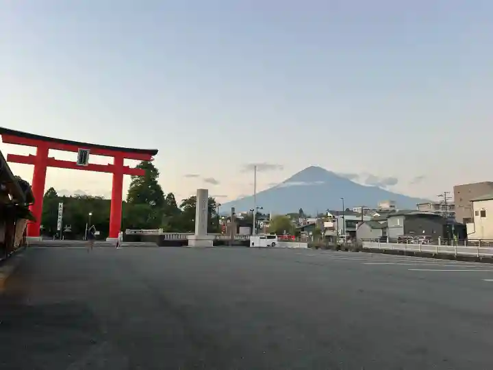 富士山本宮浅間大社の{uncategorized: "未分類", other: "その他", undefined: "問題あり", building: "その他建物", grave: "お墓", sacred_gate: "鳥居", guardian: "狛犬", statue: "像", buddha: "仏像", history: "歴史", nature: "自然", garden: "庭園", animal: "動物", pagoda: "塔", temizu: "手水舎", mountain_gate: "山門・神門", sanctuary: "本殿・本堂", subordinate: "末社・摂社", art: "芸術", scenery: "景色", jizo: "地蔵", ema: "絵馬", goshuin: "御朱印", omikuji: "おみくじ", items: "授与品その他", amulet: "お守り", goshuincho: "御朱印帳", eats: "食事", festival: "お祭り", votive_dance: "神楽", shichigosan: "七五三参", wedding: "結婚式", experience: "体験その他", initially: "初詣", around: "周辺", anti_infection: "感染症対策"}