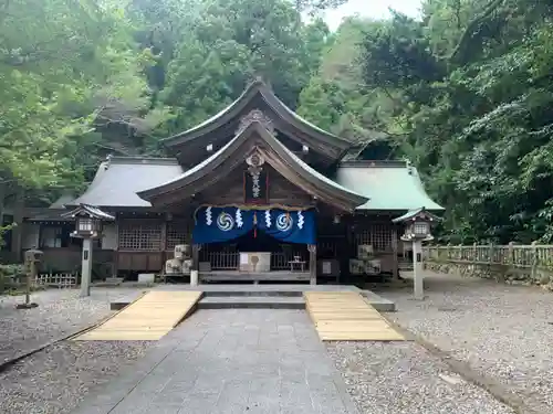 若宮八幡宮の本殿・本堂