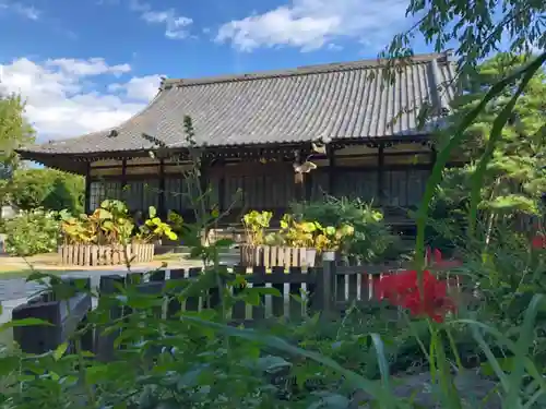 満行寺の本殿・本堂