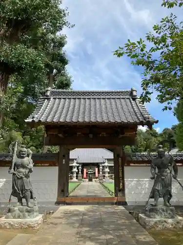 光恩寺の山門