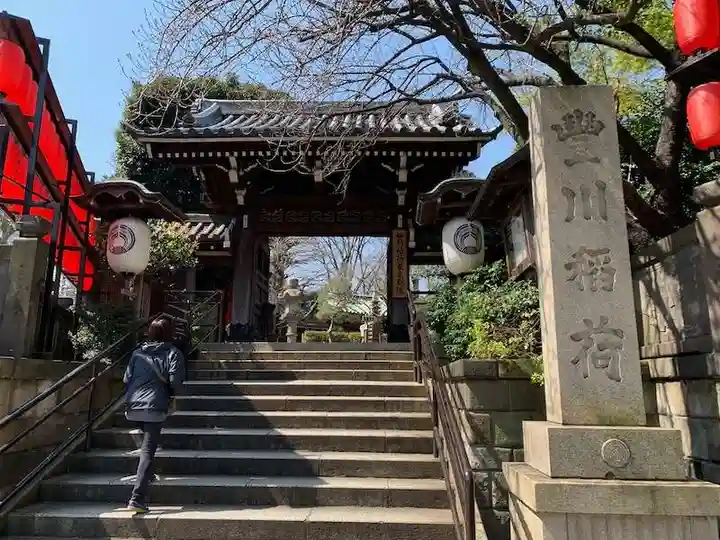 豊川稲荷東京別院の山門・神門