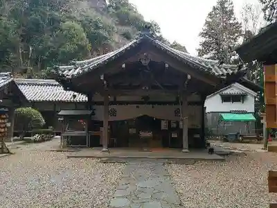 宝山寺の本殿・本堂