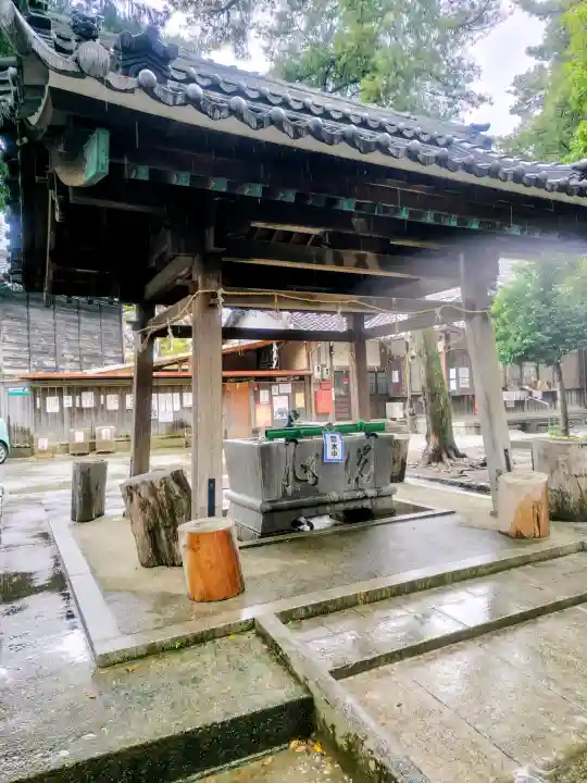豊川進雄神社の{uncategorized: "未分類", other: "その他", undefined: "問題あり", building: "その他建物", grave: "お墓", sacred_gate: "鳥居", guardian: "狛犬", statue: "像", buddha: "仏像", history: "歴史", nature: "自然", garden: "庭園", animal: "動物", pagoda: "塔", temizu: "手水舎", mountain_gate: "山門・神門", sanctuary: "本殿・本堂", subordinate: "末社・摂社", art: "芸術", scenery: "景色", jizo: "地蔵", ema: "絵馬", goshuin: "御朱印", omikuji: "おみくじ", items: "授与品その他", amulet: "お守り", goshuincho: "御朱印帳", eats: "食事", festival: "お祭り", votive_dance: "神楽", shichigosan: "七五三参", wedding: "結婚式", experience: "体験その他", initially: "初詣", around: "周辺", anti_infection: "感染症対策"}