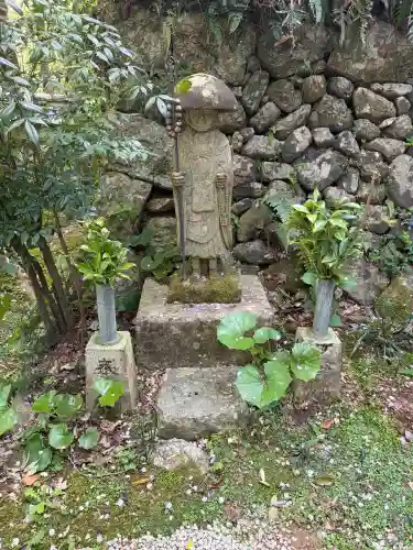 龍潭寺の{uncategorized: "未分類", other: "その他", undefined: "問題あり", building: "その他建物", grave: "お墓", sacred_gate: "鳥居", guardian: "狛犬", statue: "像", buddha: "仏像", history: "歴史", nature: "自然", garden: "庭園", animal: "動物", pagoda: "塔", temizu: "手水舎", mountain_gate: "山門・神門", sanctuary: "本殿・本堂", subordinate: "末社・摂社", art: "芸術", scenery: "景色", jizo: "地蔵", ema: "絵馬", goshuin: "御朱印", omikuji: "おみくじ", items: "授与品その他", amulet: "お守り", goshuincho: "御朱印帳", eats: "食事", festival: "お祭り", votive_dance: "神楽", shichigosan: "七五三参", wedding: "結婚式", experience: "体験その他", initially: "初詣", around: "周辺", anti_infection: "感染症対策"}