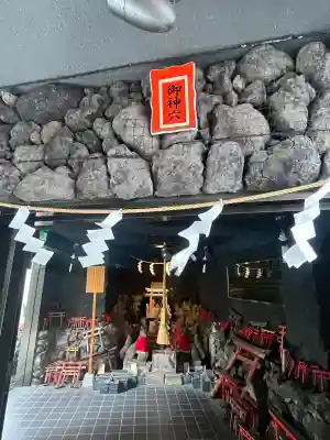東京羽田 穴守稲荷神社の{uncategorized: "未分類", other: "その他", undefined: "問題あり", building: "その他建物", grave: "お墓", sacred_gate: "鳥居", guardian: "狛犬", statue: "像", buddha: "仏像", history: "歴史", nature: "自然", garden: "庭園", animal: "動物", pagoda: "塔", temizu: "手水舎", mountain_gate: "山門・神門", sanctuary: "本殿・本堂", subordinate: "末社・摂社", art: "芸術", scenery: "景色", jizo: "地蔵", ema: "絵馬", goshuin: "御朱印", omikuji: "おみくじ", items: "授与品その他", amulet: "お守り", goshuincho: "御朱印帳", eats: "食事", festival: "お祭り", votive_dance: "神楽", shichigosan: "七五三参", wedding: "結婚式", experience: "体験その他", initially: "初詣", around: "周辺", anti_infection: "感染症対策"}