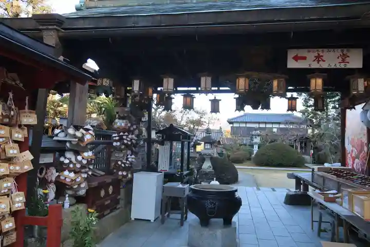 慈尊院の本殿・本堂