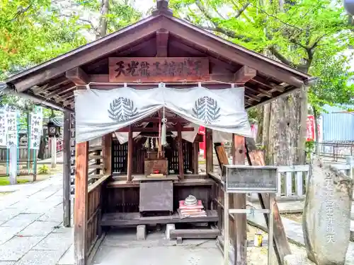 神明社の末社・摂社