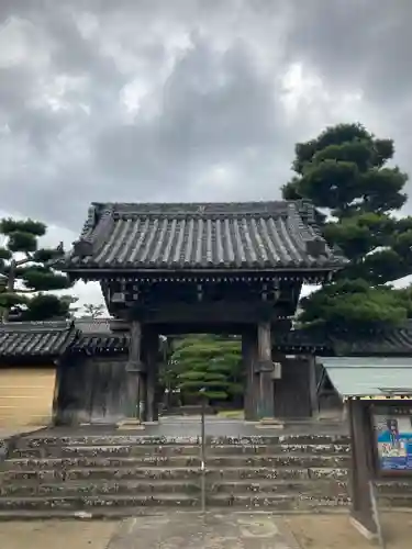 無量光寺の山門