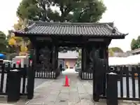 宝仙寺の山門・神門