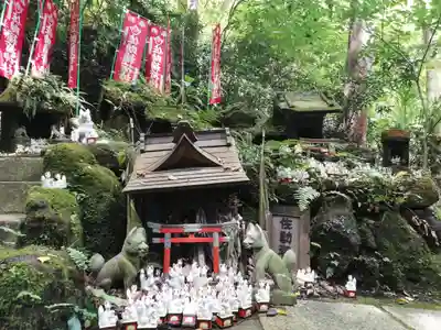 佐助稲荷神社の末社・摂社