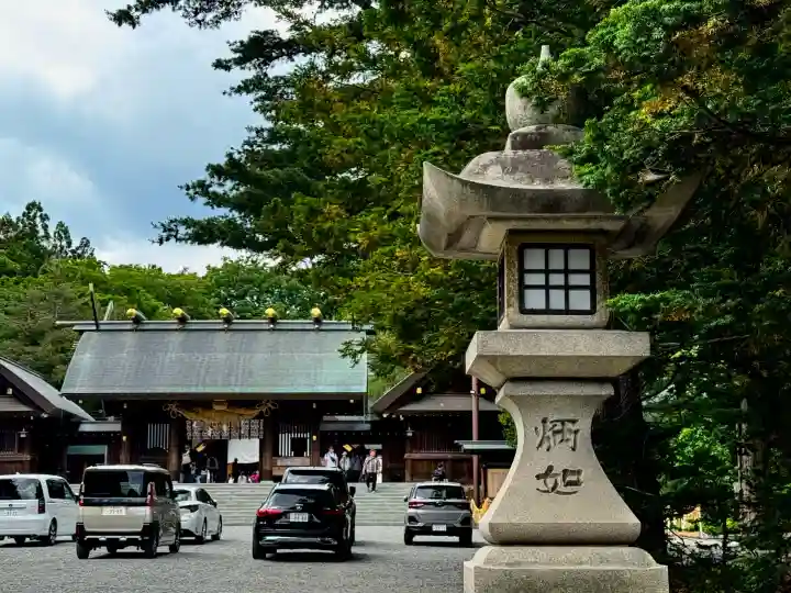 北海道神宮の{uncategorized: "未分類", other: "その他", undefined: "問題あり", building: "その他建物", grave: "お墓", sacred_gate: "鳥居", guardian: "狛犬", statue: "像", buddha: "仏像", history: "歴史", nature: "自然", garden: "庭園", animal: "動物", pagoda: "塔", temizu: "手水舎", mountain_gate: "山門・神門", sanctuary: "本殿・本堂", subordinate: "末社・摂社", art: "芸術", scenery: "景色", jizo: "地蔵", ema: "絵馬", goshuin: "御朱印", omikuji: "おみくじ", items: "授与品その他", amulet: "お守り", goshuincho: "御朱印帳", eats: "食事", festival: "お祭り", votive_dance: "神楽", shichigosan: "七五三参", wedding: "結婚式", experience: "体験その他", initially: "初詣", around: "周辺", anti_infection: "感染症対策"}