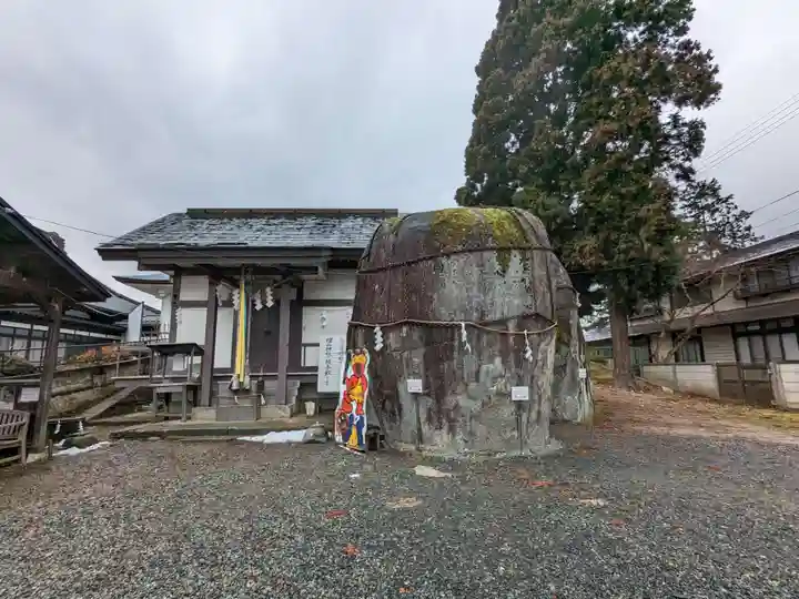 三ツ石神社(岩手県)