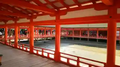 厳島神社の{uncategorized: "未分類", other: "その他", undefined: "問題あり", building: "その他建物", grave: "お墓", sacred_gate: "鳥居", guardian: "狛犬", statue: "像", buddha: "仏像", history: "歴史", nature: "自然", garden: "庭園", animal: "動物", pagoda: "塔", temizu: "手水舎", mountain_gate: "山門・神門", sanctuary: "本殿・本堂", subordinate: "末社・摂社", art: "芸術", scenery: "景色", jizo: "地蔵", ema: "絵馬", goshuin: "御朱印", omikuji: "おみくじ", items: "授与品その他", amulet: "お守り", goshuincho: "御朱印帳", eats: "食事", festival: "お祭り", votive_dance: "神楽", shichigosan: "七五三参", wedding: "結婚式", experience: "体験その他", initially: "初詣", around: "周辺", anti_infection: "感染症対策"}
