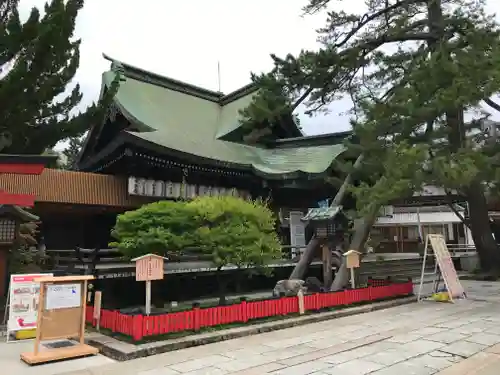 白山神社の本殿