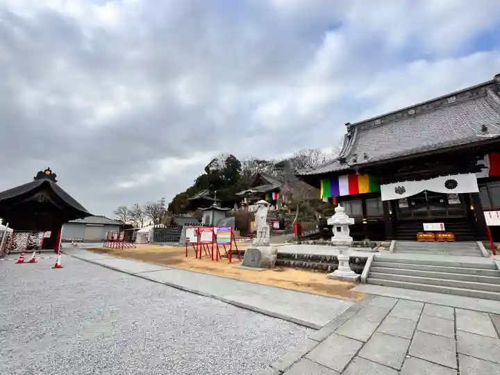 埼玉厄除け開運大師・龍泉寺(切り絵御朱印発祥の寺)の{uncategorized: "未分類", other: "その他", undefined: "問題あり", building: "その他建物", grave: "お墓", sacred_gate: "鳥居", guardian: "狛犬", statue: "像", buddha: "仏像", history: "歴史", nature: "自然", garden: "庭園", animal: "動物", pagoda: "塔", temizu: "手水舎", mountain_gate: "山門・神門", sanctuary: "本殿・本堂", subordinate: "末社・摂社", art: "芸術", scenery: "景色", jizo: "地蔵", ema: "絵馬", goshuin: "御朱印", omikuji: "おみくじ", items: "授与品その他", amulet: "お守り", goshuincho: "御朱印帳", eats: "食事", festival: "お祭り", votive_dance: "神楽", shichigosan: "七五三参", wedding: "結婚式", experience: "体験その他", initially: "初詣", around: "周辺", anti_infection: "感染症対策"}