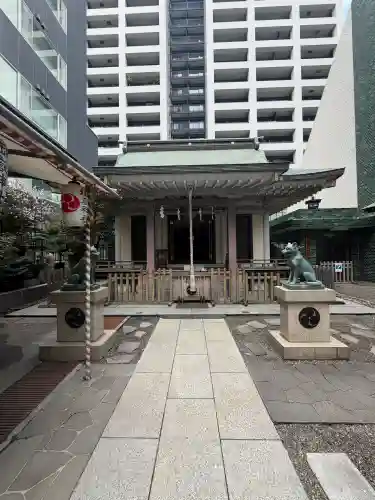 宮益御嶽神社の{uncategorized: "未分類", other: "その他", undefined: "問題あり", building: "その他建物", grave: "お墓", sacred_gate: "鳥居", guardian: "狛犬", statue: "像", buddha: "仏像", history: "歴史", nature: "自然", garden: "庭園", animal: "動物", pagoda: "塔", temizu: "手水舎", mountain_gate: "山門・神門", sanctuary: "本殿・本堂", subordinate: "末社・摂社", art: "芸術", scenery: "景色", jizo: "地蔵", ema: "絵馬", goshuin: "御朱印", omikuji: "おみくじ", items: "授与品その他", amulet: "お守り", goshuincho: "御朱印帳", eats: "食事", festival: "お祭り", votive_dance: "神楽", shichigosan: "七五三参", wedding: "結婚式", experience: "体験その他", initially: "初詣", around: "周辺", anti_infection: "感染症対策"}