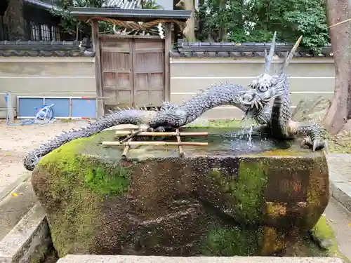 六甲八幡神社の手水舎