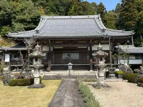月桂院の{uncategorized: "未分類", other: "その他", undefined: "問題あり", building: "その他建物", grave: "お墓", sacred_gate: "鳥居", guardian: "狛犬", statue: "像", buddha: "仏像", history: "歴史", nature: "自然", garden: "庭園", animal: "動物", pagoda: "塔", temizu: "手水舎", mountain_gate: "山門・神門", sanctuary: "本殿・本堂", subordinate: "末社・摂社", art: "芸術", scenery: "景色", jizo: "地蔵", ema: "絵馬", goshuin: "御朱印", omikuji: "おみくじ", items: "授与品その他", amulet: "お守り", goshuincho: "御朱印帳", eats: "食事", festival: "お祭り", votive_dance: "神楽", shichigosan: "七五三参", wedding: "結婚式", experience: "体験その他", initially: "初詣", around: "周辺", anti_infection: "感染症対策"}