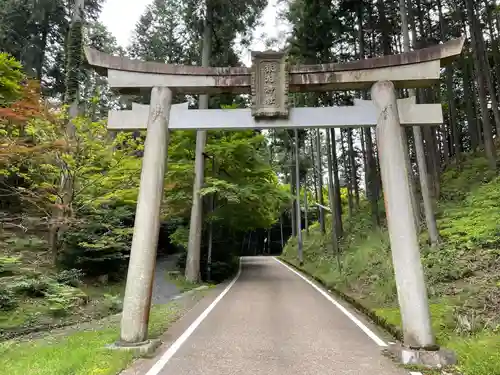 猿丸神社の鳥居