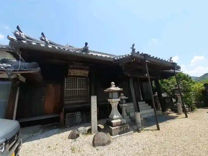 遍照寺の{uncategorized: "未分類", other: "その他", undefined: "問題あり", building: "その他建物", grave: "お墓", sacred_gate: "鳥居", guardian: "狛犬", statue: "像", buddha: "仏像", history: "歴史", nature: "自然", garden: "庭園", animal: "動物", pagoda: "塔", temizu: "手水舎", mountain_gate: "山門・神門", sanctuary: "本殿・本堂", subordinate: "末社・摂社", art: "芸術", scenery: "景色", jizo: "地蔵", ema: "絵馬", goshuin: "御朱印", omikuji: "おみくじ", items: "授与品その他", amulet: "お守り", goshuincho: "御朱印帳", eats: "食事", festival: "お祭り", votive_dance: "神楽", shichigosan: "七五三参", wedding: "結婚式", experience: "体験その他", initially: "初詣", around: "周辺", anti_infection: "感染症対策"}