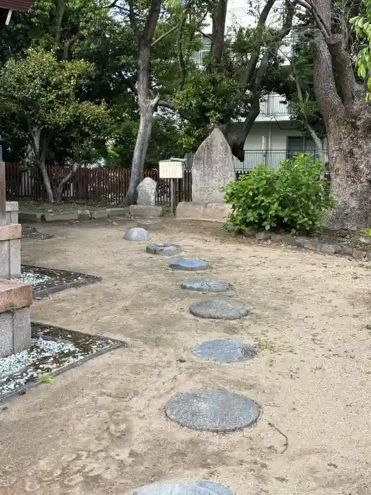 敏馬神社の{uncategorized: "未分類", other: "その他", undefined: "問題あり", building: "その他建物", grave: "お墓", sacred_gate: "鳥居", guardian: "狛犬", statue: "像", buddha: "仏像", history: "歴史", nature: "自然", garden: "庭園", animal: "動物", pagoda: "塔", temizu: "手水舎", mountain_gate: "山門・神門", sanctuary: "本殿・本堂", subordinate: "末社・摂社", art: "芸術", scenery: "景色", jizo: "地蔵", ema: "絵馬", goshuin: "御朱印", omikuji: "おみくじ", items: "授与品その他", amulet: "お守り", goshuincho: "御朱印帳", eats: "食事", festival: "お祭り", votive_dance: "神楽", shichigosan: "七五三参", wedding: "結婚式", experience: "体験その他", initially: "初詣", around: "周辺", anti_infection: "感染症対策"}