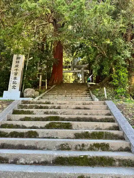 高岡神社の{uncategorized: "未分類", other: "その他", undefined: "問題あり", building: "その他建物", grave: "お墓", sacred_gate: "鳥居", guardian: "狛犬", statue: "像", buddha: "仏像", history: "歴史", nature: "自然", garden: "庭園", animal: "動物", pagoda: "塔", temizu: "手水舎", mountain_gate: "山門・神門", sanctuary: "本殿・本堂", subordinate: "末社・摂社", art: "芸術", scenery: "景色", jizo: "地蔵", ema: "絵馬", goshuin: "御朱印", omikuji: "おみくじ", items: "授与品その他", amulet: "お守り", goshuincho: "御朱印帳", eats: "食事", festival: "お祭り", votive_dance: "神楽", shichigosan: "七五三参", wedding: "結婚式", experience: "体験その他", initially: "初詣", around: "周辺", anti_infection: "感染症対策"}