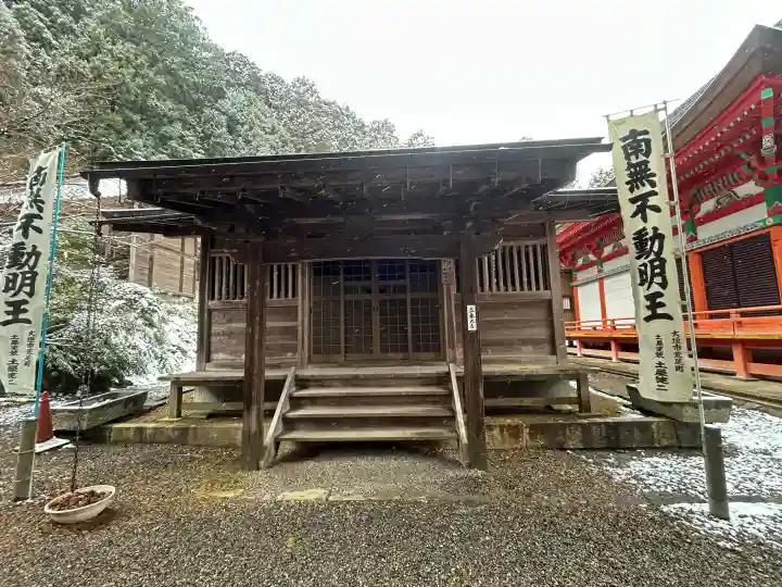真禅院の{uncategorized: "未分類", other: "その他", undefined: "問題あり", building: "その他建物", grave: "お墓", sacred_gate: "鳥居", guardian: "狛犬", statue: "像", buddha: "仏像", history: "歴史", nature: "自然", garden: "庭園", animal: "動物", pagoda: "塔", temizu: "手水舎", mountain_gate: "山門・神門", sanctuary: "本殿・本堂", subordinate: "末社・摂社", art: "芸術", scenery: "景色", jizo: "地蔵", ema: "絵馬", goshuin: "御朱印", omikuji: "おみくじ", items: "授与品その他", amulet: "お守り", goshuincho: "御朱印帳", eats: "食事", festival: "お祭り", votive_dance: "神楽", shichigosan: "七五三参", wedding: "結婚式", experience: "体験その他", initially: "初詣", around: "周辺", anti_infection: "感染症対策"}