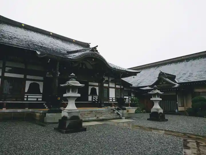米倉寺の本殿・本堂