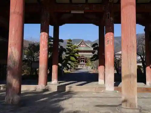 甲斐善光寺の山門