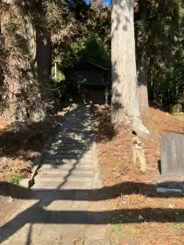 下永野熊野神社の{uncategorized: "未分類", other: "その他", undefined: "問題あり", building: "その他建物", grave: "お墓", sacred_gate: "鳥居", guardian: "狛犬", statue: "像", buddha: "仏像", history: "歴史", nature: "自然", garden: "庭園", animal: "動物", pagoda: "塔", temizu: "手水舎", mountain_gate: "山門・神門", sanctuary: "本殿・本堂", subordinate: "末社・摂社", art: "芸術", scenery: "景色", jizo: "地蔵", ema: "絵馬", goshuin: "御朱印", omikuji: "おみくじ", items: "授与品その他", amulet: "お守り", goshuincho: "御朱印帳", eats: "食事", festival: "お祭り", votive_dance: "神楽", shichigosan: "七五三参", wedding: "結婚式", experience: "体験その他", initially: "初詣", around: "周辺", anti_infection: "感染症対策"}