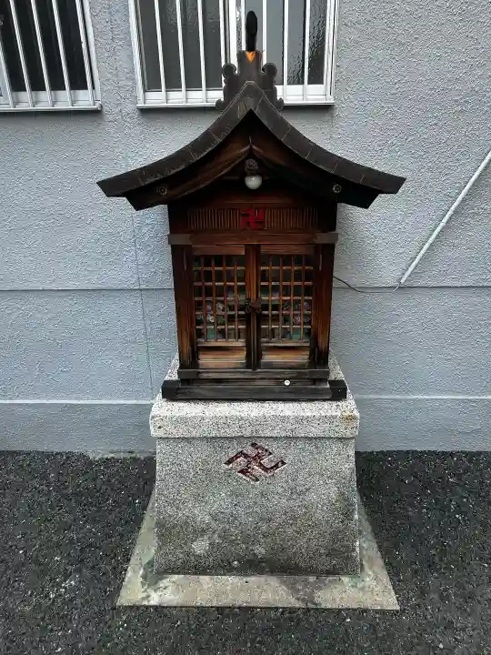 出世地蔵尊の{uncategorized: "未分類", other: "その他", undefined: "問題あり", building: "その他建物", grave: "お墓", sacred_gate: "鳥居", guardian: "狛犬", statue: "像", buddha: "仏像", history: "歴史", nature: "自然", garden: "庭園", animal: "動物", pagoda: "塔", temizu: "手水舎", mountain_gate: "山門・神門", sanctuary: "本殿・本堂", subordinate: "末社・摂社", art: "芸術", scenery: "景色", jizo: "地蔵", ema: "絵馬", goshuin: "御朱印", omikuji: "おみくじ", items: "授与品その他", amulet: "お守り", goshuincho: "御朱印帳", eats: "食事", festival: "お祭り", votive_dance: "神楽", shichigosan: "七五三参", wedding: "結婚式", experience: "体験その他", initially: "初詣", around: "周辺", anti_infection: "感染症対策"}