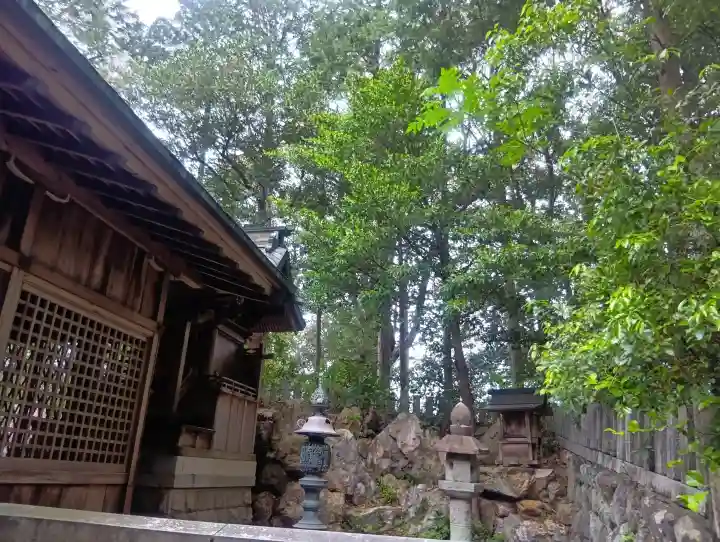 熊野神社の{uncategorized: "未分類", other: "その他", undefined: "問題あり", building: "その他建物", grave: "お墓", sacred_gate: "鳥居", guardian: "狛犬", statue: "像", buddha: "仏像", history: "歴史", nature: "自然", garden: "庭園", animal: "動物", pagoda: "塔", temizu: "手水舎", mountain_gate: "山門・神門", sanctuary: "本殿・本堂", subordinate: "末社・摂社", art: "芸術", scenery: "景色", jizo: "地蔵", ema: "絵馬", goshuin: "御朱印", omikuji: "おみくじ", items: "授与品その他", amulet: "お守り", goshuincho: "御朱印帳", eats: "食事", festival: "お祭り", votive_dance: "神楽", shichigosan: "七五三参", wedding: "結婚式", experience: "体験その他", initially: "初詣", around: "周辺", anti_infection: "感染症対策"}