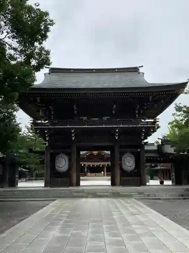 寒川神社の山門・神門